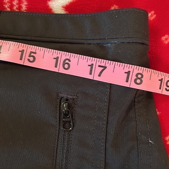 Nivo Women’s black skort with zipper pockets size 14 Preloved - Picture 6 of 9